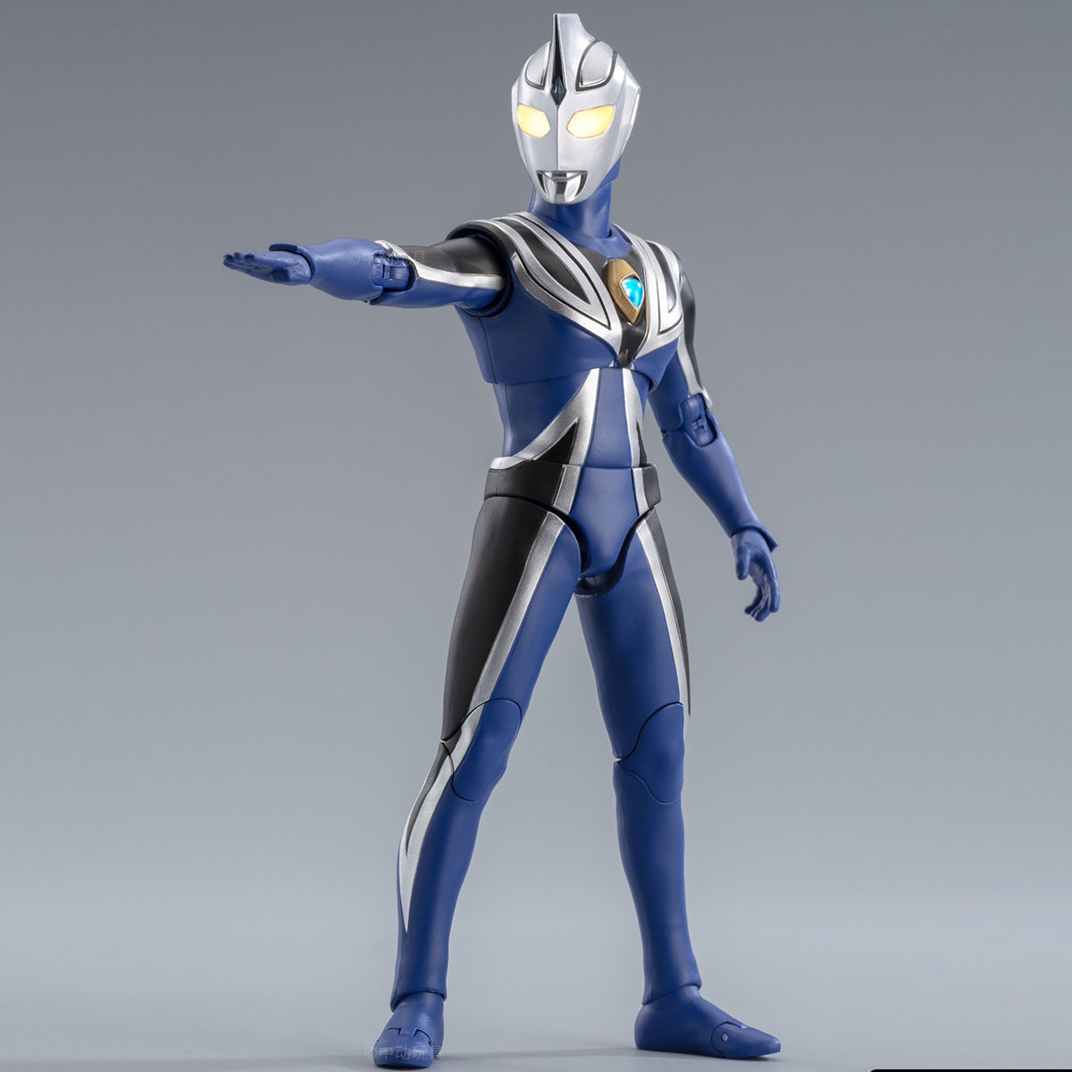 ZDTOYS ウルトラマン 1/10 – HIPLAY