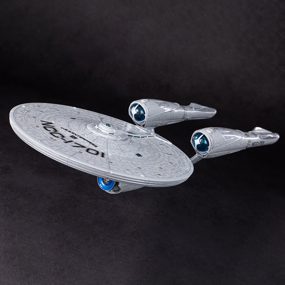 HIYA REPLICAartシリーズ スター・トレック2009 U.S.S.エンタープライズ NCC-1701 発光仕様完成品モデル 塗装済み完成品フィギュア